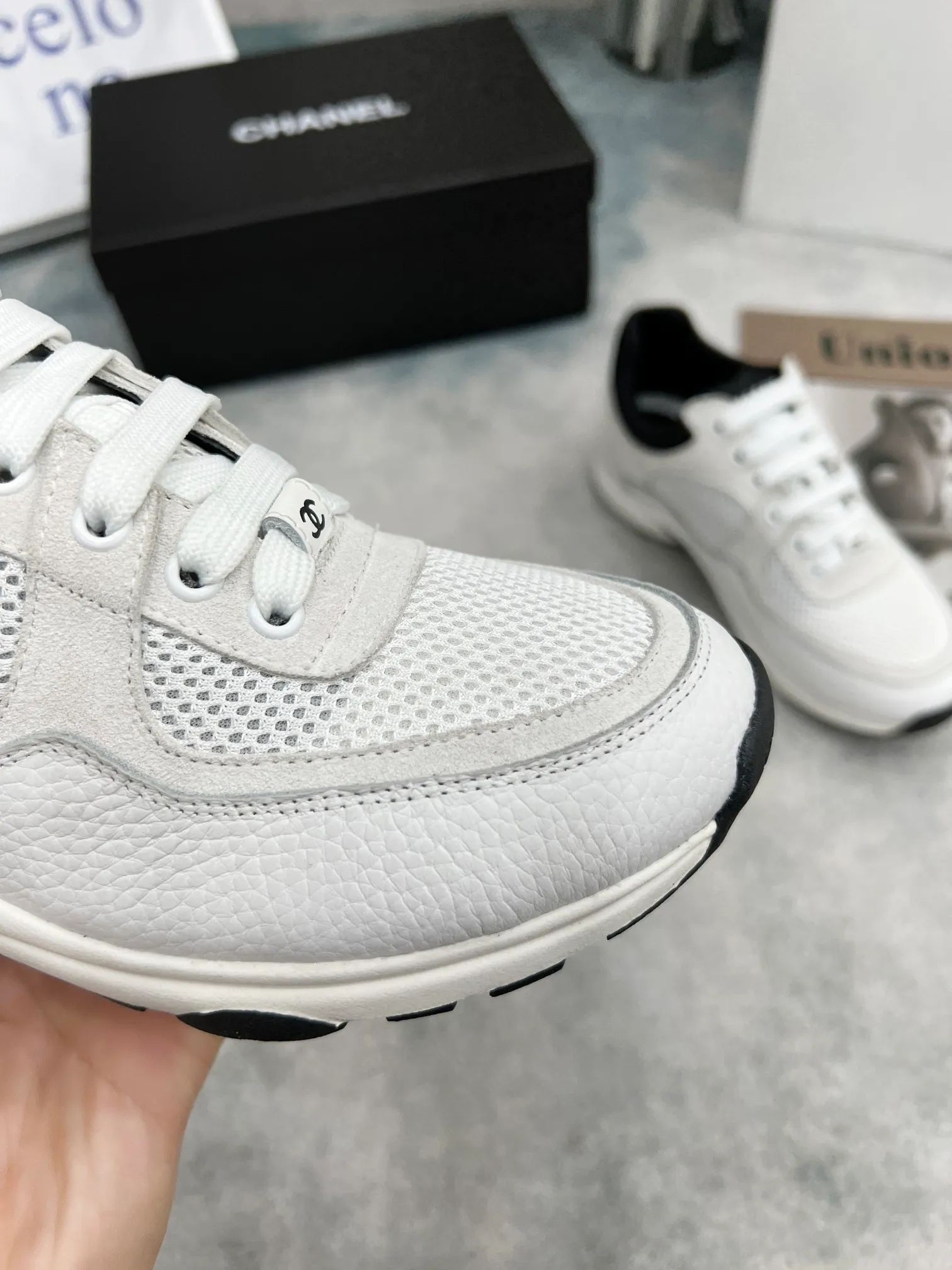 👟👟Ex-factory price 480🌈🌈 Women's Shoe Factory Chanel 2023 new color casual sports shoes, Paris Fashion Week (Chanel) catwalk style, original shoes purchased in Italy 1:1 production, fabric: original custom-made high-reflective material/high mercerized suede cowhide, breathable mesh splicing, 1 cm thick original movable massage feet, comfortable to wear, private original molded outsole , color, black, white, two-color optional. Number of yards; 35--41